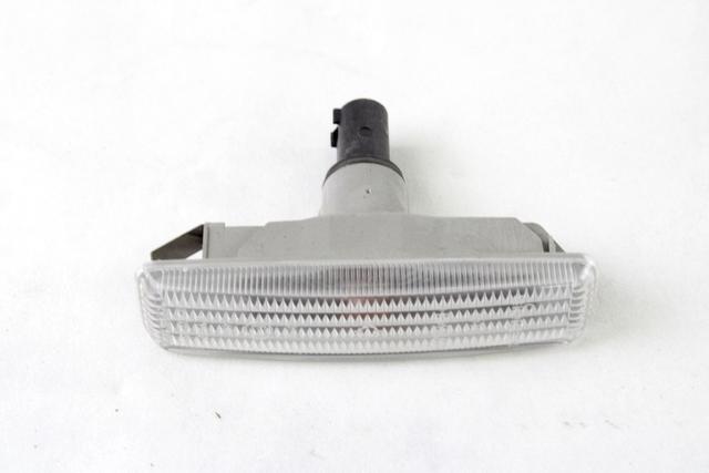 SPREDNJI INDIKATOR OEM N. 63142496299 ORIGINAL REZERVNI DEL BMW SERIE 5 E39 R BER/SW (10/2000 - 2003)DIESEL LETNIK 2001