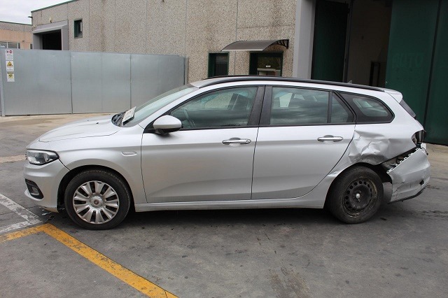 FIAT TIPO SW 1.3 D 70KW AUT 5P (2017) RICAMBI IN MAGAZZINO