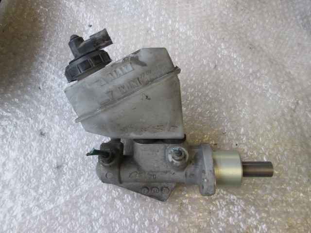 ZAVORNI CILINDER OEM N. 7701205742 ORIGINAL REZERVNI DEL RENAULT CLIO BB CB MK2 (04/1998 - 04/2001) BENZINA LETNIK 1999