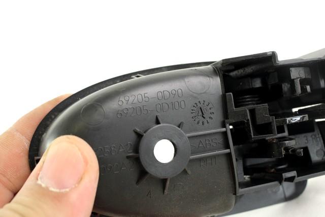 NOTRANJA KLJUKA  OEM N. 69205-0D100 ORIGINAL REZERVNI DEL TOYOTA YARIS P9 MK2 (01/2006 - 2009) BENZINA LETNIK 2007