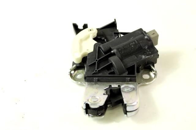 ZAKLEPANJE PRTLJA?NIH VRAT  OEM N. 4F5827505D ORIGINAL REZERVNI DEL AUDI A8 MK2 D3/4E (2002 - 2009)BENZINA LETNIK 2004