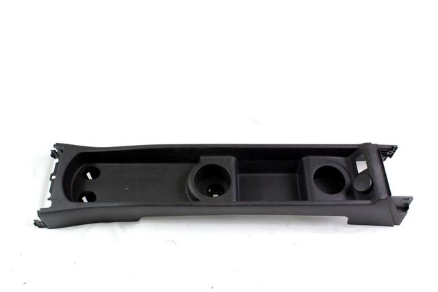 PLASTIKA MED SEDEZI BREZ NASLONJALA ROK OEM N. 13260358 ORIGINAL REZERVNI DEL OPEL MERIVA B S10 (2010 -2017)DIESEL LETNIK 2013