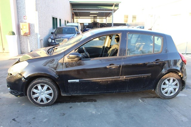 RENAULT CLIO 1.5 D 55KW 5M 5P (2012) RICAMBI IN MAGAZZINO