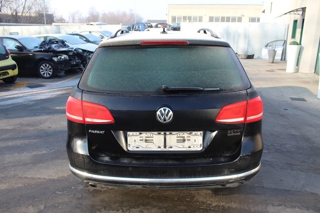 VOLKSWAGEN PASSAT SW 1.6 D 77KW 6M 5P (2012) RICAMBI IN MAGAZZINO