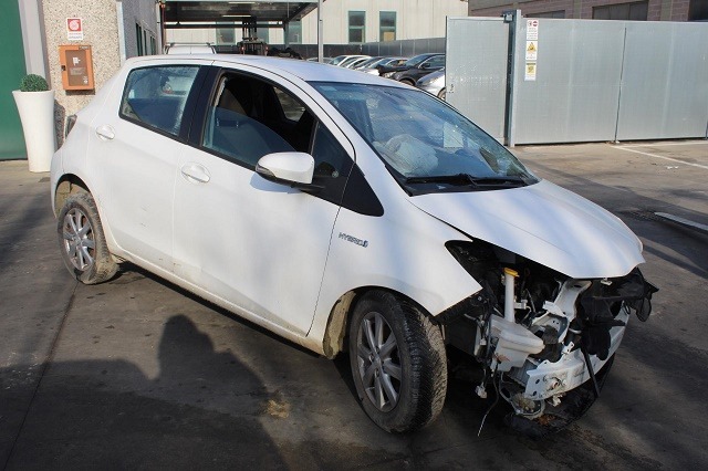 TOYOTA YARIS P13 1.5 I 55KW AUT 5P (2014) RICAMBI IN MAGAZZINO