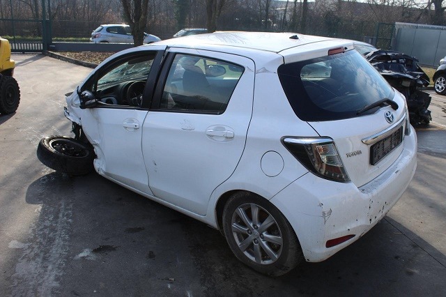 TOYOTA YARIS P13 1.5 I 55KW AUT 5P (2014) RICAMBI IN MAGAZZINO