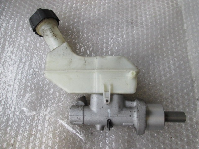 ZAVORNI CILINDER OEM N. 8200304083 ORIGINAL REZERVNI DEL RENAULT CLIO BR0//1 CR0/1 KR0/1 MK3 R (05/2009 - 2013) BENZINA LETNIK 2010