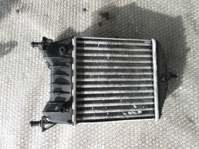 HLADILNIK INTERCOOLER OEM N. 1639939 ORIGINAL REZERVNI DEL FIAT PUNTO 188 188AX MK2 (1999 - 2003) DIESEL LETNIK 2001