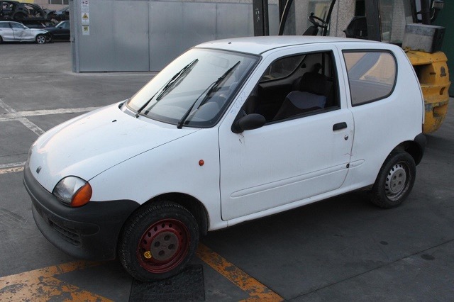 FIAT SEICENTO 0.9 B 29KW 5M 3P (2000) RICAMBI USATI AUTO IN PIAZZALE 