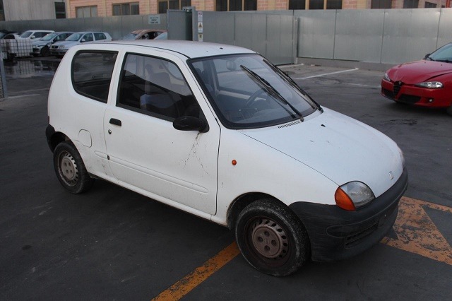 FIAT SEICENTO 0.9 B 29KW 5M 3P (2000) RICAMBI USATI AUTO IN PIAZZALE 