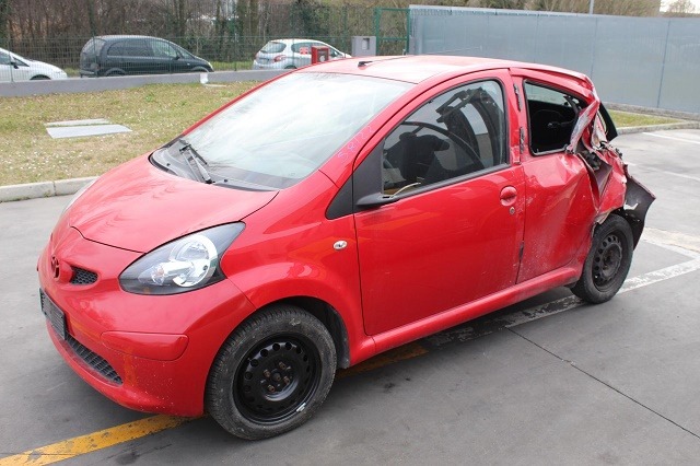 TOYOTA AYGO 1.0 B 50KW 5M 5P (2007) RICAMBI IN MAGAZZINO