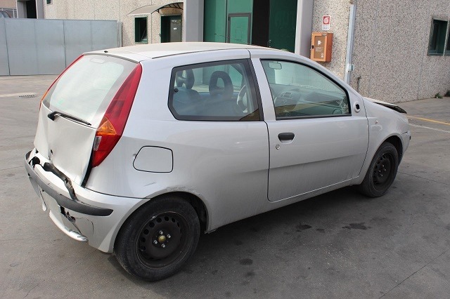 FIAT PUNTO 1.2 B 44KW 5M 3P (2003) BUTTATA INTERA