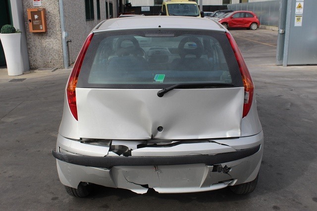 FIAT PUNTO 1.2 B 44KW 5M 3P (2003) BUTTATA INTERA