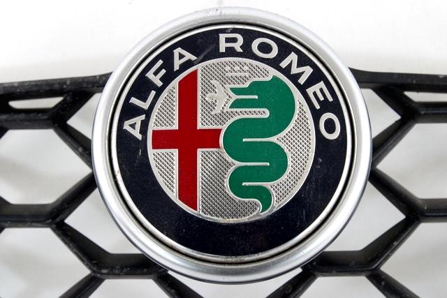 SPREDNJE OKRASNE MASKE OEM N. 156110134 ORIGINAL REZERVNI DEL ALFA ROMEO GIULIA 952 (DAL 2016) LETNIK 2016