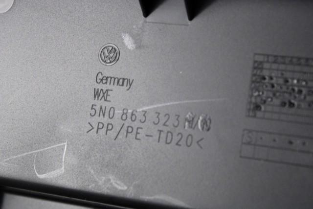 PLASTIKA MED SEDEZI BREZ NASLONJALA ROK OEM N. 5N1863243C ORIGINAL REZERVNI DEL VOLKSWAGEN TIGUAN 5N MK1 R (2011 - 2016)  DIESEL LETNIK 2012