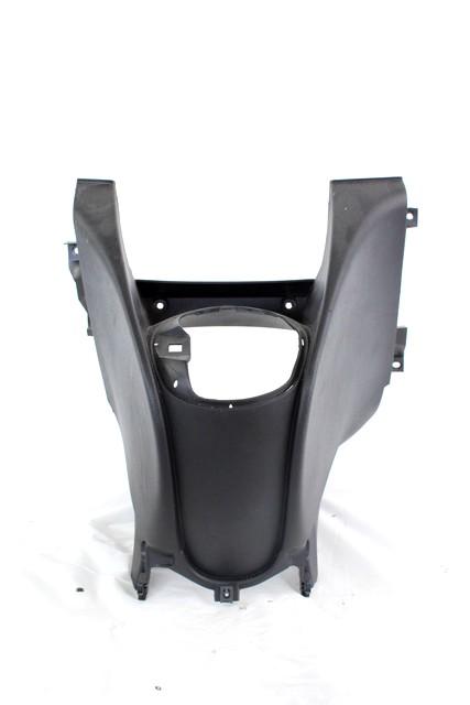 PLASTIKA MED SEDEZI BREZ NASLONJALA ROK OEM N. 735345797 ORIGINAL REZERVNI DEL LANCIA Y YPSILON 843 R (2006 - 2011) DIESEL LETNIK 2011