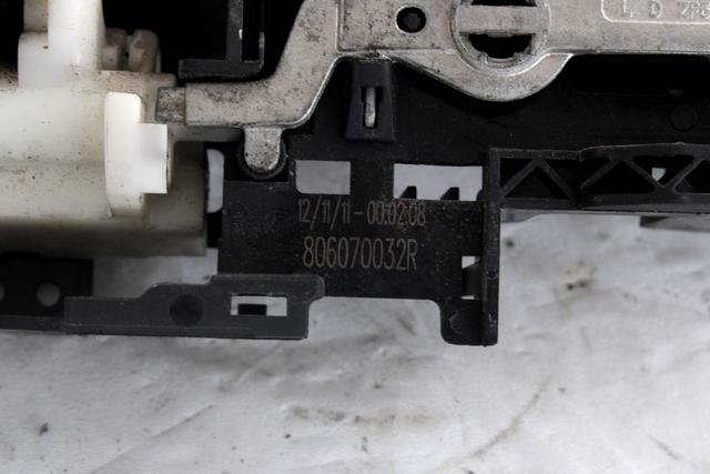 ZUNANJA KLJUKA ZADNJA LEVA VRATA OEM N. 806B02596R ORIGINAL REZERVNI DEL RENAULT SCENIC XMOD / SCENIC JZ0/1 MK3 (2009 - 2012) DIESEL LETNIK 2012