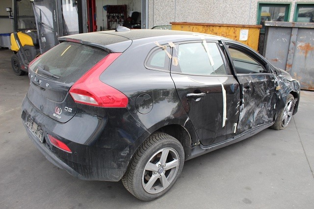 VOLVO V40 D2 2.0 D 88KW AUT 5P (2016) RICAMBI IN MAGAZZINO