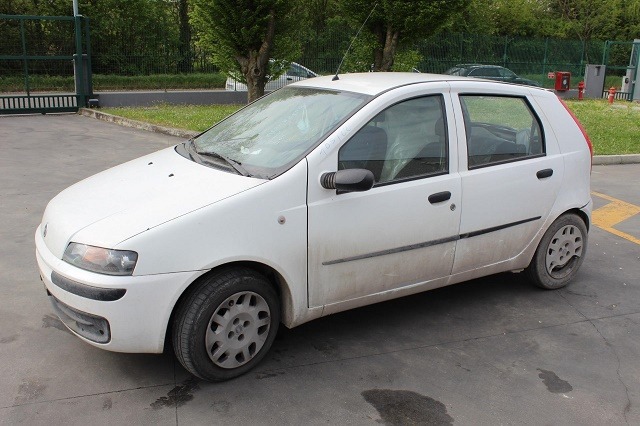 FIAT PUNTO 1.2 B 44KW 5M 5P (2000) RICAMBI USATI AUTO IN PIAZZALE