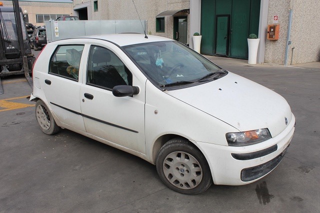 FIAT PUNTO 1.2 B 44KW 5M 5P (2000) RICAMBI USATI AUTO IN PIAZZALE