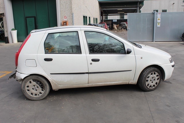 FIAT PUNTO 1.2 B 44KW 5M 5P (2000) RICAMBI USATI AUTO IN PIAZZALE