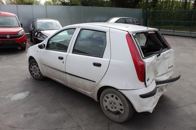 FIAT PUNTO 1.2 B 44KW 5M 5P (2000) RICAMBI USATI AUTO IN PIAZZALE