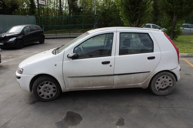 FIAT PUNTO 1.2 B 44KW 5M 5P (2000) RICAMBI USATI AUTO IN PIAZZALE