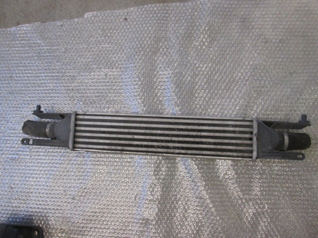 HLADILNIK INTERCOOLER OEM N. 55702237 ORIGINAL REZERVNI DEL FIAT GRANDE PUNTO 199 (2005 - 2012) DIESEL LETNIK 2009