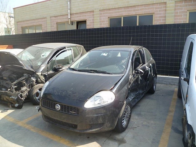 FIAT GRANDE PUNTO 1.3 D 55KW 5M 3P (2007) RICAMBI IN MAGAZZINO 