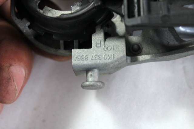 ZUNANJA KLJUKA SPREDNJA LEVA VRATA OEM N. 1K5837205GRU ORIGINAL REZERVNI DEL VOLKSWAGEN GOLF V 1K1 1K5 MK5 BER/SW (02/2004-11/2008) DIESEL LETNIK 2009