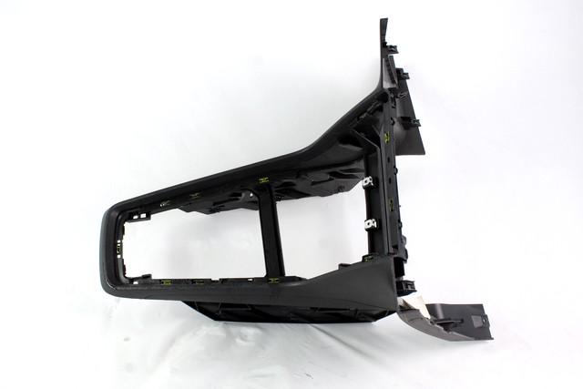 PLASTIKA MED SEDEZI BREZ NASLONJALA ROK OEM N. 5F1863681C ORIGINAL REZERVNI DEL SEAT LEON 5F1 MK3 (2012- 2020)DIESEL LETNIK 2018