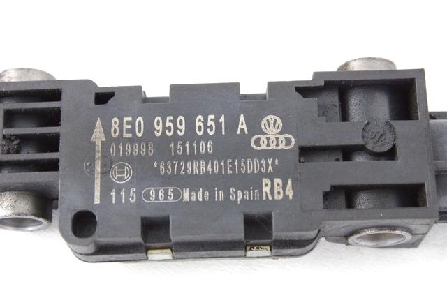 AIRBAG SENZOR OEM N. 8E0959651A ORIGINAL REZERVNI DEL AUDI A4 B7 8EC 8ED 8HE BER/SW/CABRIO (2004 - 2007) DIESEL LETNIK 2006