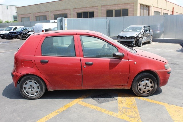 FIAT PUNTO 1.2 B 44KW 5M 5P (2002) BUTTATA INTERA