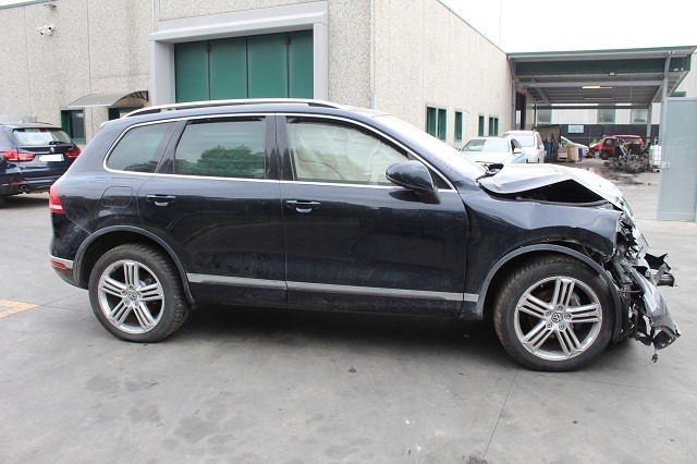 VOLKSWAGEN TOUAREG 3.0 D 4X4 150KW AUT 5P (2015) RICAMBI IN MAGAZZINO