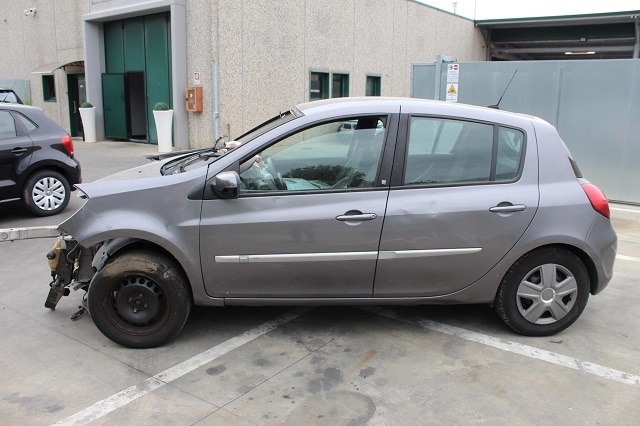 RENAULT CLIO R 1.5 D 63KW 5M 5P (2010) RICAMBI IN MAGAZZINO