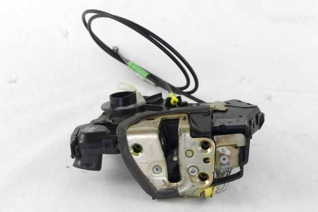 CENTRALNO ZAKLEPANJE PREDNIH LEVIH VRAT OEM N. 6904002151 ORIGINAL REZERVNI DEL TOYOTA AVENSIS T25 MK2 BER/SW (2003 - 2008)DIESEL LETNIK 2006