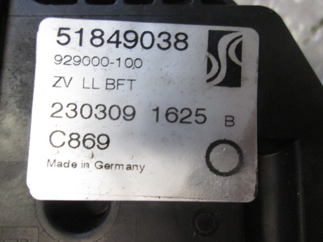 CENTRALNI ZAKLEP SPREDNJIH VRAT  OEM N. 51849038 ORIGINAL REZERVNI DEL FIAT GRANDE PUNTO 199 (2005 - 2012) DIESEL LETNIK 2009