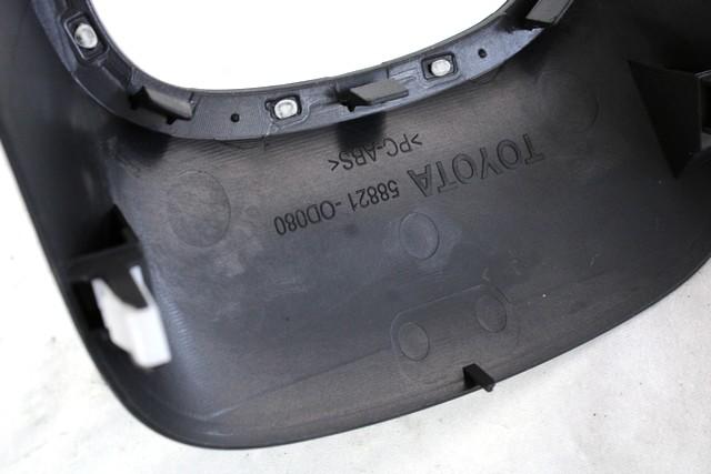 SREDINSKA KONZOLA  OEM N. 58821-0D080 ORIGINAL REZERVNI DEL TOYOTA YARIS P13 MK3 XP130 (2011-2017)BENZINA LETNIK 2015