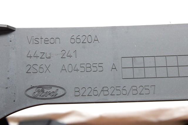 PLASTIKA MED SEDEZI BREZ NASLONJALA ROK OEM N. 2S6X-A045B55-A ORIGINAL REZERVNI DEL FORD FIESTA JH JD MK5 (2002 - 2005) BENZINA LETNIK 2002