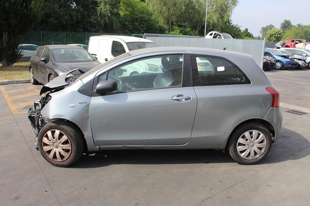 TOYOTA YARIS 1.3 B 64KW 5M 3P (2007) RICAMBI IN MAGAZZINO