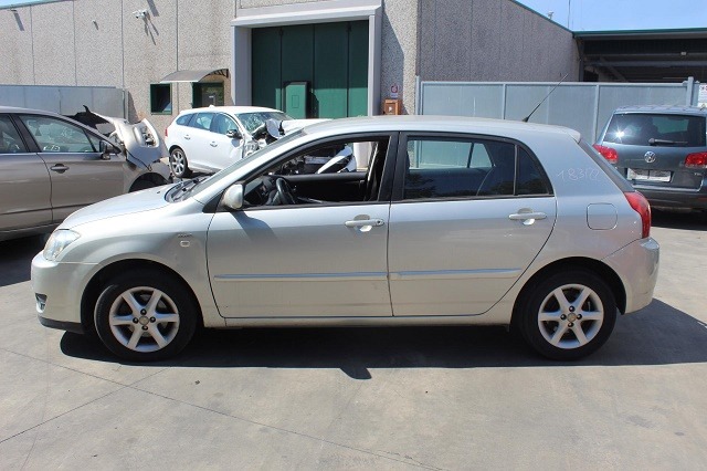 TOYOTA COROLLA 1.4 D 66KW AUT 5P (2005) RICAMBI IN MAGAZZINO