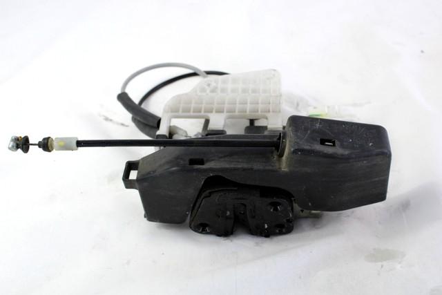 CENTRALNI ZAKLEP SPREDNJIH VRAT  OEM N. 813201D000 ORIGINAL REZERVNI DEL KIA CARENS UN MK3 (2006 - 2013) DIESEL LETNIK 2008