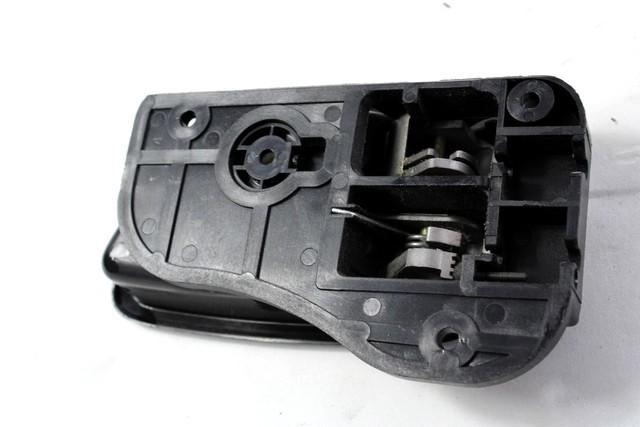 NOTRANJA KLJUKA  OEM N. 826101D020 ORIGINAL REZERVNI DEL KIA CARENS UN MK3 (2006 - 2013) DIESEL LETNIK 2008