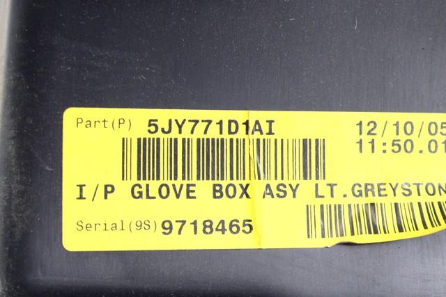 PREDAL ZA DOKUMENTE OEM N. 5JY771D1AI ORIGINAL REZERVNI DEL JEEP COMMANDER XK XH (2005 - 2010) BENZINA LETNIK 2006