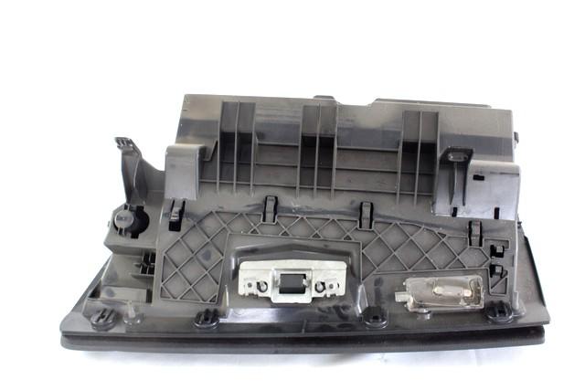 PREDAL ZA DOKUMENTE OEM N. 51167075479 ORIGINAL REZERVNI DEL BMW SERIE 3 BER/SW/COUPE/CABRIO E90/E91/E92/E93 (2005 -2009) DIESEL LETNIK 2008