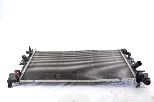 RADIATOR VODE OEM N. BV61-8005-AD ORIGINAL REZERVNI DEL FORD FOCUS MK3 R 4P/5P/SW (2014 - 2018)BENZINA/GPL LETNIK 2015