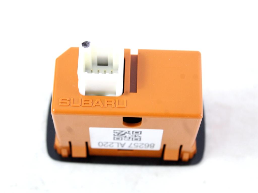 USB / AUX OEM N. 86257AL220 ORIGINAL REZERVNI DEL SUBARU XV MK2 GT (DAL 2017)BENZINA LETNIK 2019