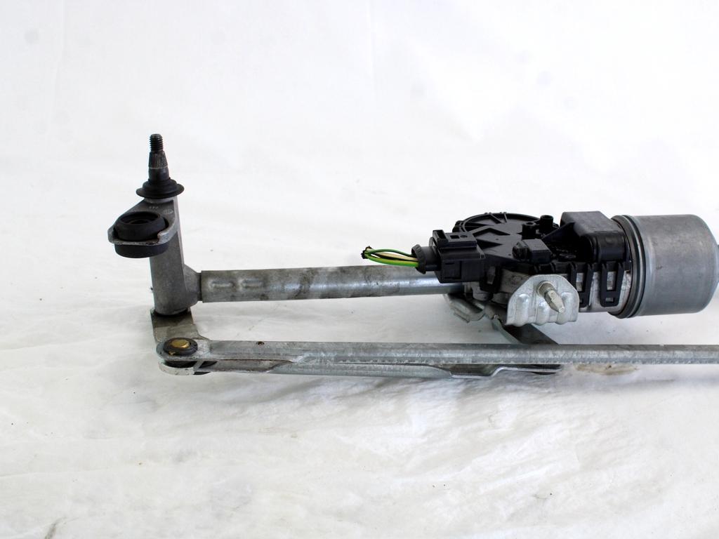 MOTORCEK PREDNJIH BRISALCEV OEM N. 6R1955119A ORIGINAL REZERVNI DEL VOLKSWAGEN POLO 6R1 6C1 (06/2009 - 02/2014) DIESEL LETNIK 2011