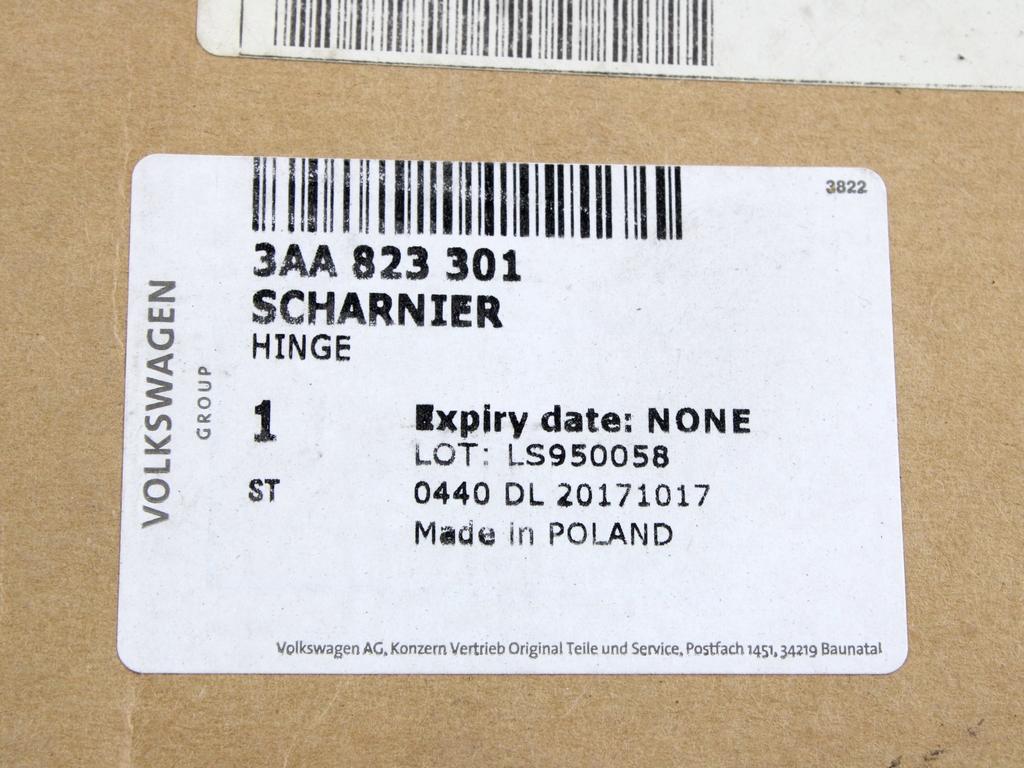 PANTI POKROVA MOTORJA OEM N. 3AA823301 ORIGINAL REZERVNI DEL VOLKSWAGEN PASSAT B7 362 365 BER/SW (10/2010 - 2015)DIESEL LETNIK 2013