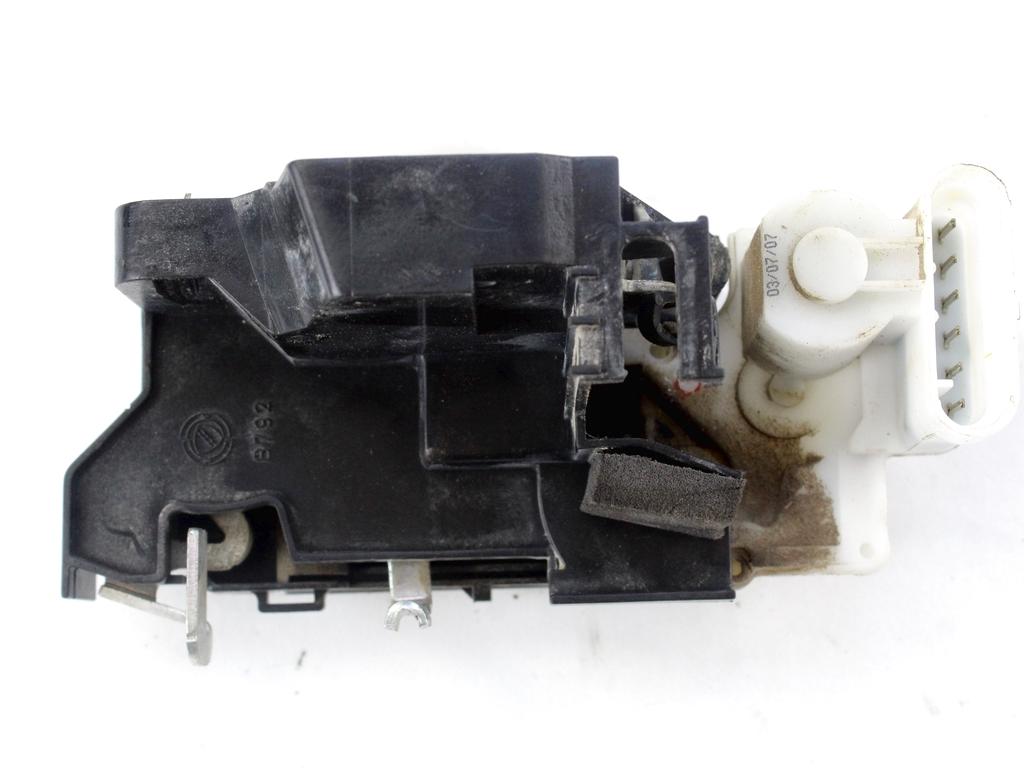 CENTRALNI ZAKLEP SPREDNJIH VRAT  OEM N. 51843470 ORIGINAL REZERVNI DEL FIAT DOBLO 223 MK1 R (2005 - 2009) DIESEL LETNIK 2008